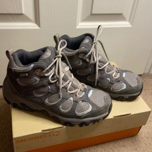 Merrell hiking boots size 8